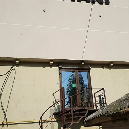 Pensiunea La Iani 招待所 3*